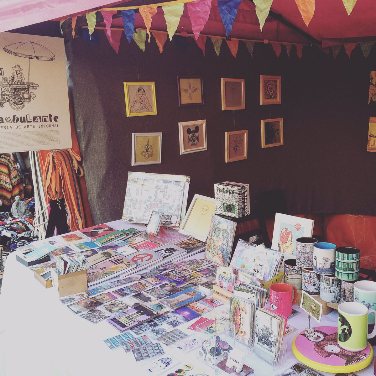Paxmagacin's tweet photo. AMBULANTE FERIA DE ARTE INFORMAL. Mercado de Pulgas de San Alejo. Bogotá, Colombia. Resistiendo al cambio climático. #LluevaTrueneOTiemble https://t.co/iIUlIGQvJt