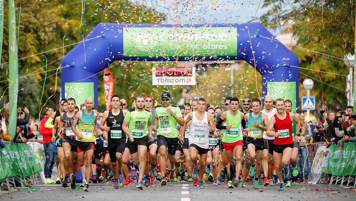 #Atletisme | Ortega i Guinovart guanyen la freshwave Mitja Marató de Salou. Més informació a goo.gl/frgA2I