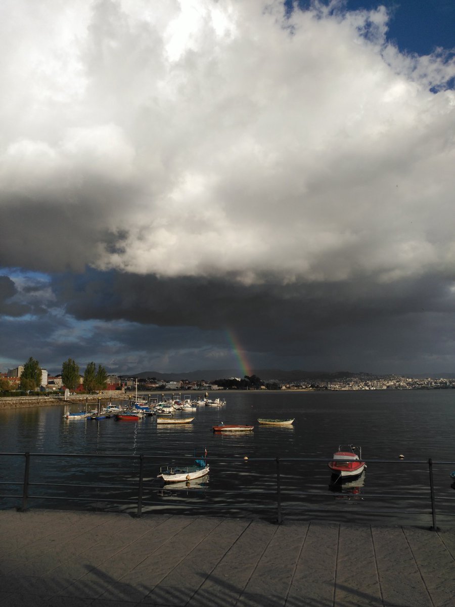 Capelo81's tweet photo. @OTempoTVG Un raio de cores para unha tarde de outono en Cangas do Morrazo https://t.co/fRIn4Z52St