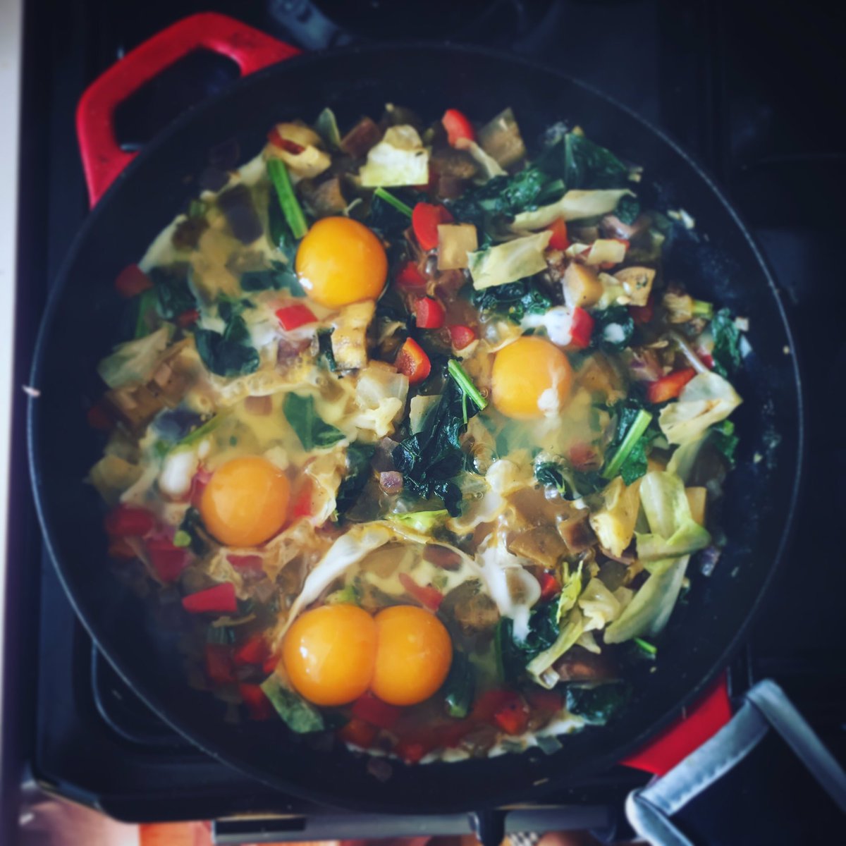 a_object's tweet image. Eggs from the @robinsonstrong #farm 👍 #cooking by @cheesehero112 👍 appetite provided by yours truly 😋