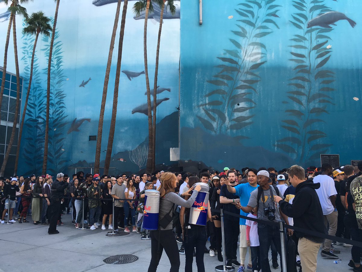 SPLITFRAMELLC's tweet photo. Time to rock it. From the buzz we got yesterday this Con is off the hook. See ya inside. #VIP #complexcon #complexcon2016 https://t.co/mV1jwaSMFc