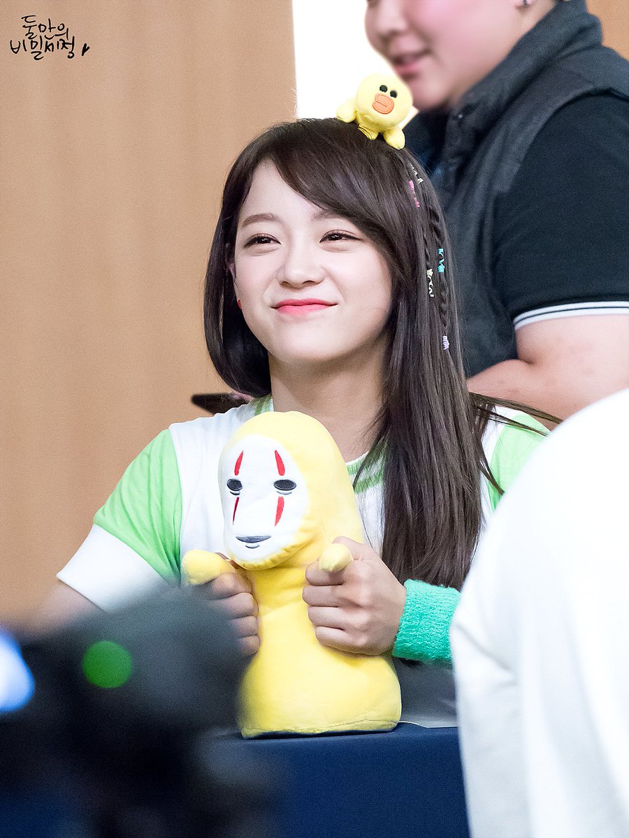bukanqtp's tweet photo. RT Secret_Sejeong: [161106 I.O.I 홍대 팬싸인회(1)]
오늘 보고
내일 본다해도 자꾸자꾸��하꾸 보고싶어~!! ★
#김세정 #세정 #Sejeong #ioi https://t.co/FVPKSxTd9H