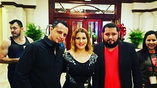 MELO_Guitar's tweet photo. Con Alicia Villarreal En Honduras... Bendiciones! https://t.co/w8Z8v8q1hn