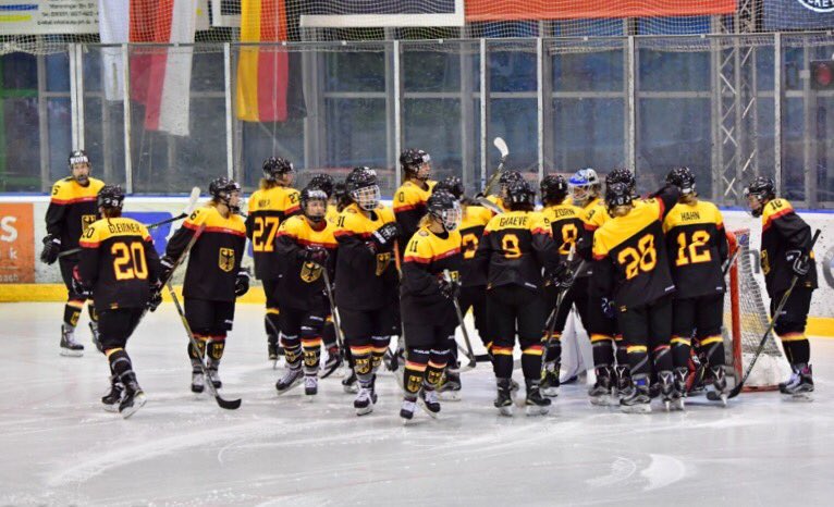 ZornJ7's tweet photo. Even tough we couldn't earn a win it's been another great week with @DEB_eV 🇩🇪. Now back to the daily routines and club games 🔛 #wirfuerd https://t.co/bNrsBf8Slo