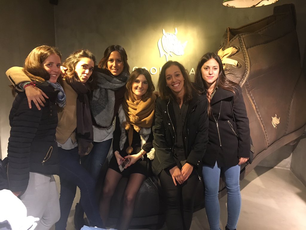 LidiaMolins's tweet photo. Entre el oso y el madroño y la plaza mayor, visita obligada a #coolligan que mola mogollón. https://t.co/aXKsYdvt0I