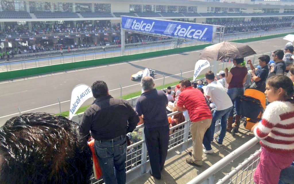 Telcel's tweet photo. Los #SuperV8 rugiendo #AMáximaVelocidad en la #GranFinalSCT. https://t.co/c6oq9Bxr7y