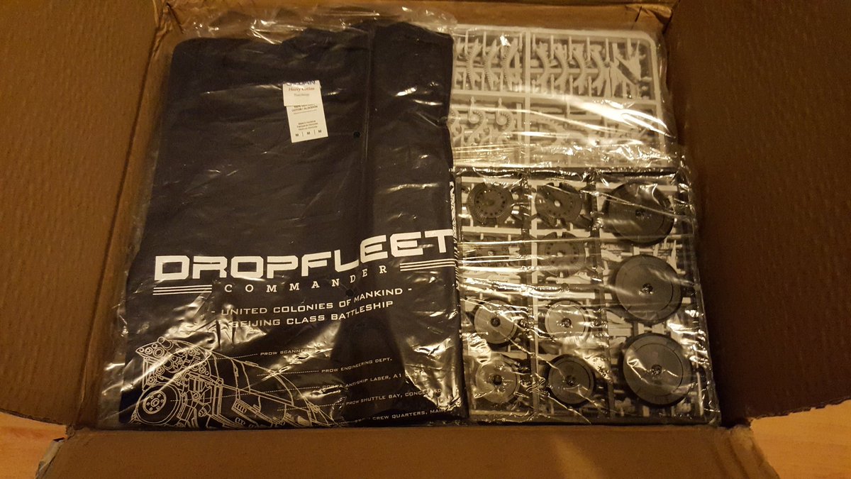 runebrush's tweet image. Finally home from the 40k Open Day (train journey alone was over 5.5 hours). Have come home to goodies! #dropfleet #hhweekender