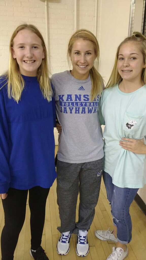 Addie_Barry's tweet photo. Loved seeing my biggest fan last night! @ChandlerWewers ☺️💙 plus meeting the cooler Addy Berry #rockchalknation https://t.co/K5jIL4xvBJ
