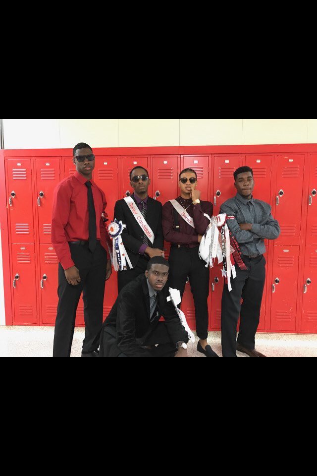 Jchavvvv's tweet photo. Homecoming 2016 part 2
#SorryForThaWait https://t.co/yDfZqb5foE