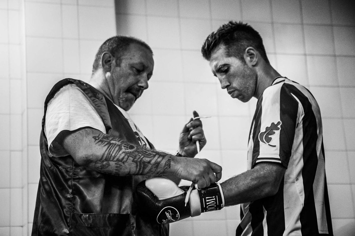 sandormartin's tweet image. Faltan 6 días... 
¡Vuelve el mejor de los espectáculos!
#boxing #boxeo #fight #fighter #bilbao #spain #usa #top

Foto: Elena Castro