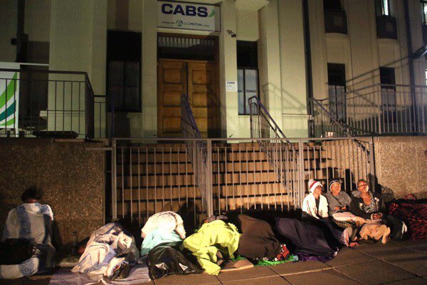 GNavonika's tweet image. Where do Minister of ZANU PF withdraw their funds? Is this only for the ordinary man  in Zim hence they don't care #NoToBondNotes #ThisFlag