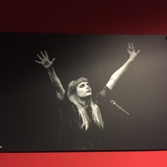 covesband's tweet photo. SPOTTED back stage in Nijmegen. THAAANKS @mattythrasher https://t.co/HxNMJP4Dit