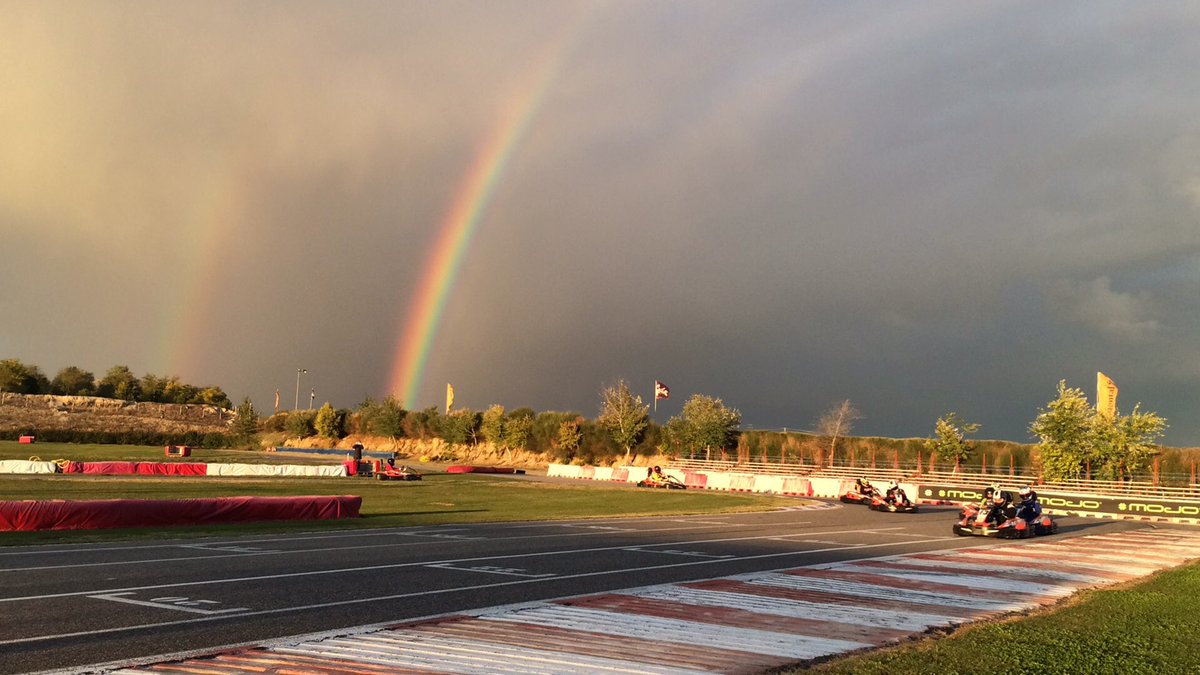 CKRC_KARTING's tweet photo. Preciosa foto hoy en @KCRECAS Kárting Correcaminos donde el arcoíris salió a despedir la 9ª Temporada del CKRC https://t.co/6EY9uBrNzG