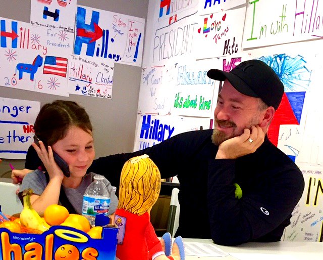 AnsleyLacitis's tweet photo. Father/daughter #GOTV time at #HillaryforMO office in Saint Louis! @MARTIN_CASAS #HillaryClinton #KidsforHillary https://t.co/ammdkpHZGw