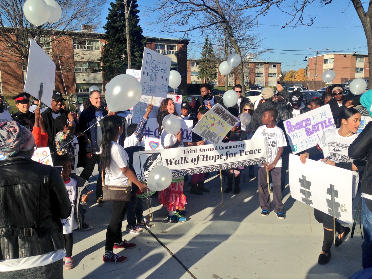 JoanLillian's tweet photo. Beautiful day for the #LawrenceHeights Community Walk of Hope for Peace. @cwalkhp #CWHP2016 https://t.co/GffEeTvVd1