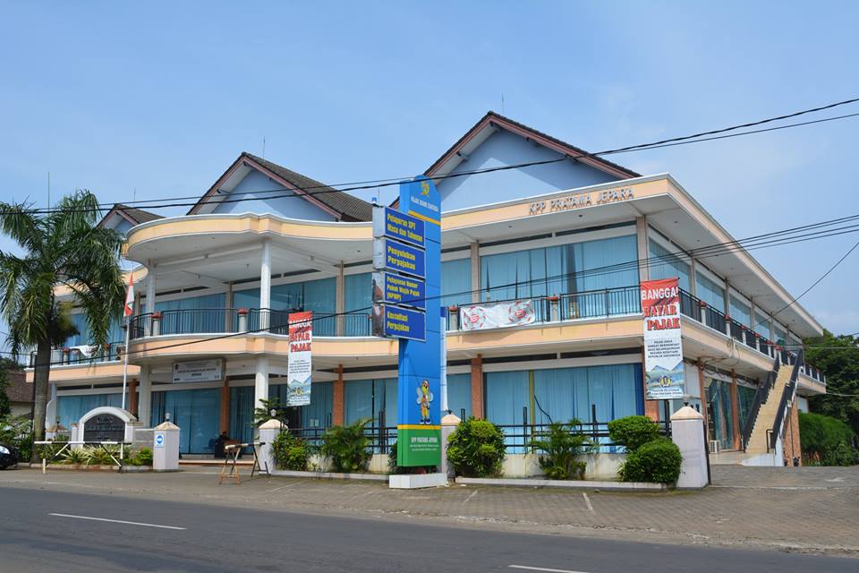 Untuk layanan perpajakan &amp; #AmnestiPajak, #Sahabat516 dapat menghubungi melalui kontak #hotline 08121010516