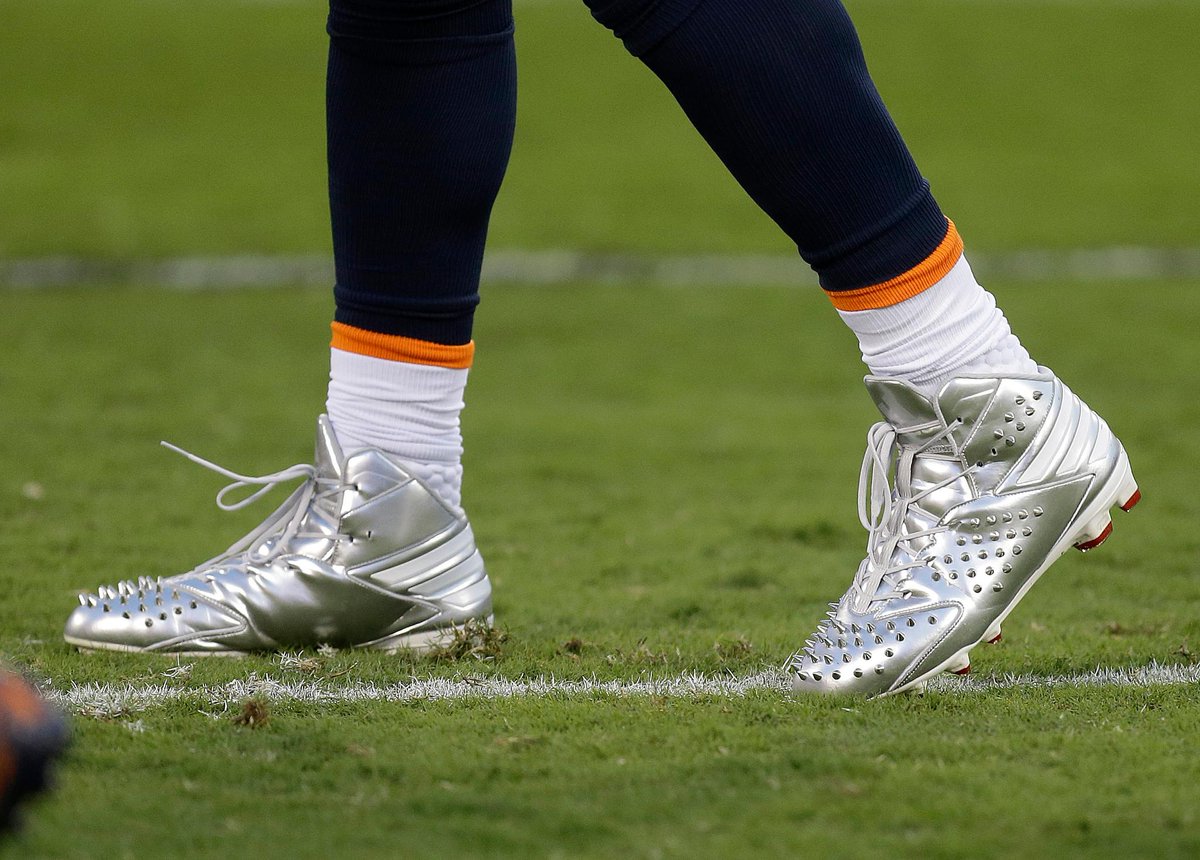 SportsCenter's tweet photo. Von Miller's got spikes on spikes. https://t.co/rFCesB0bjB