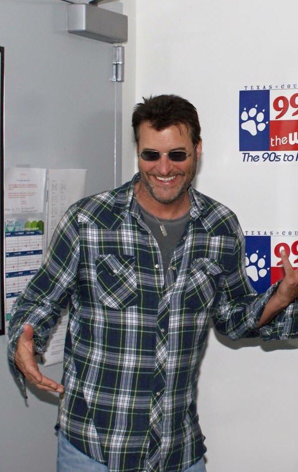 Frontporch995's tweet photo. Have you heard @Deryl_Dodd take on "The Ride"?
NEXT on @995thewolfdfw
#FrontPorchShow https://t.co/qtsTtQ5brV