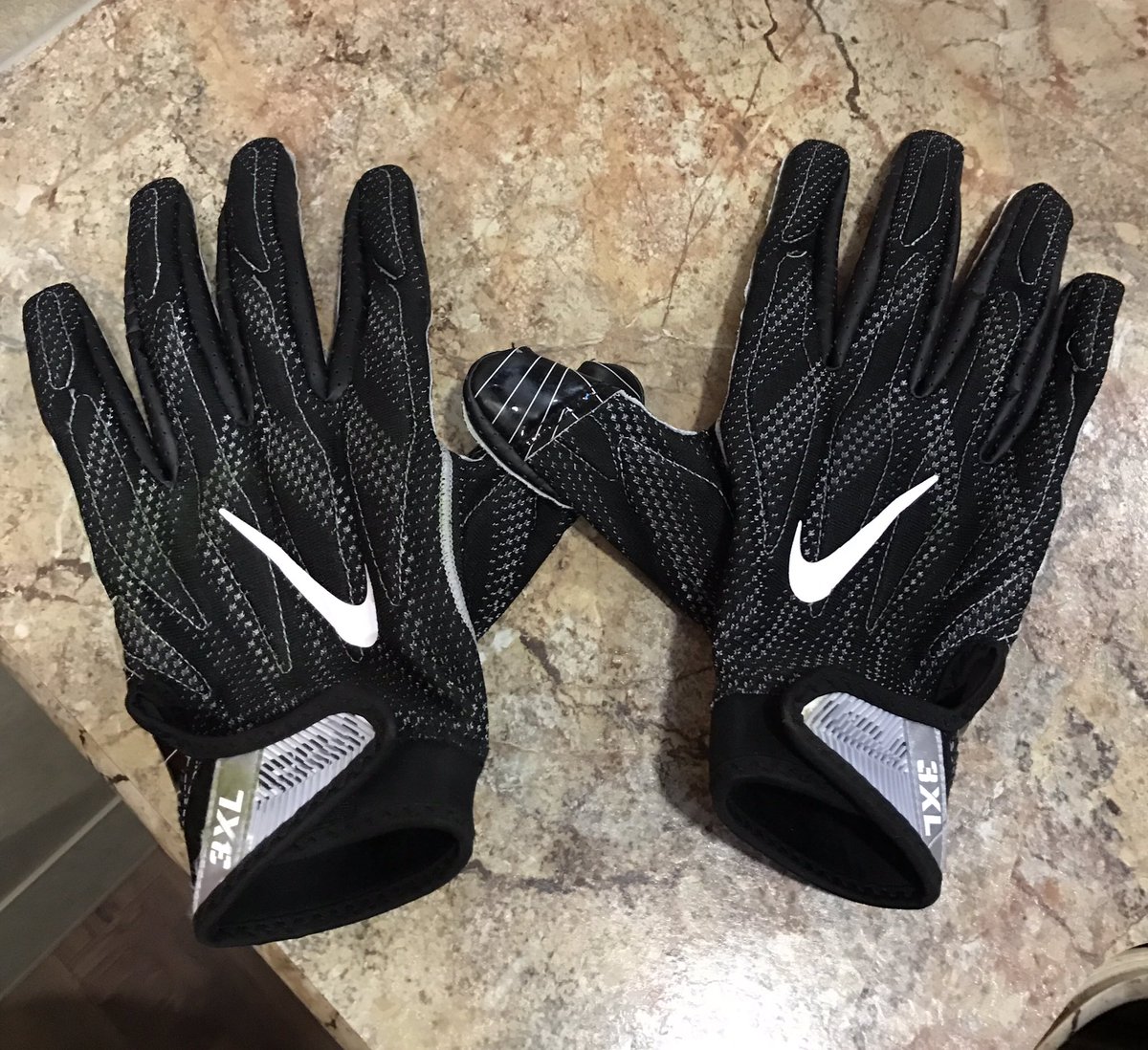 ezekiel elliott gloves