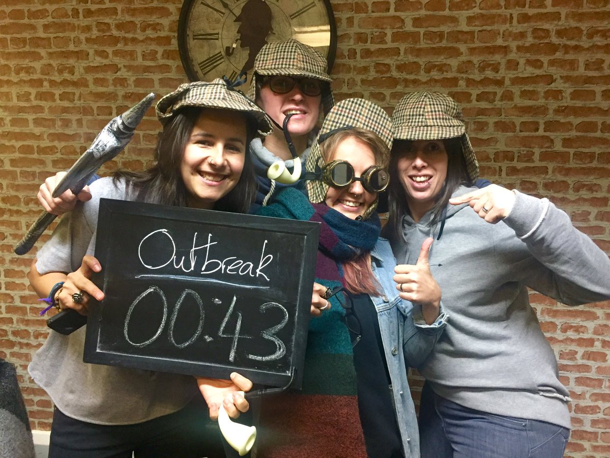 It was a close call for these detectives, but the Sherlock inside broke free and they escaped with 43 seconds to spare! 👏🕵🏽