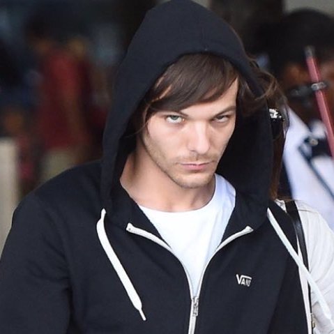 Kingsipning's tweet photo. @dulcetiseira But... I mean... Having Louis actually look at you is a bit of a victory in and of itself. #those_eyes #fainting_here πππ https://t.co/VakaQyWnH2