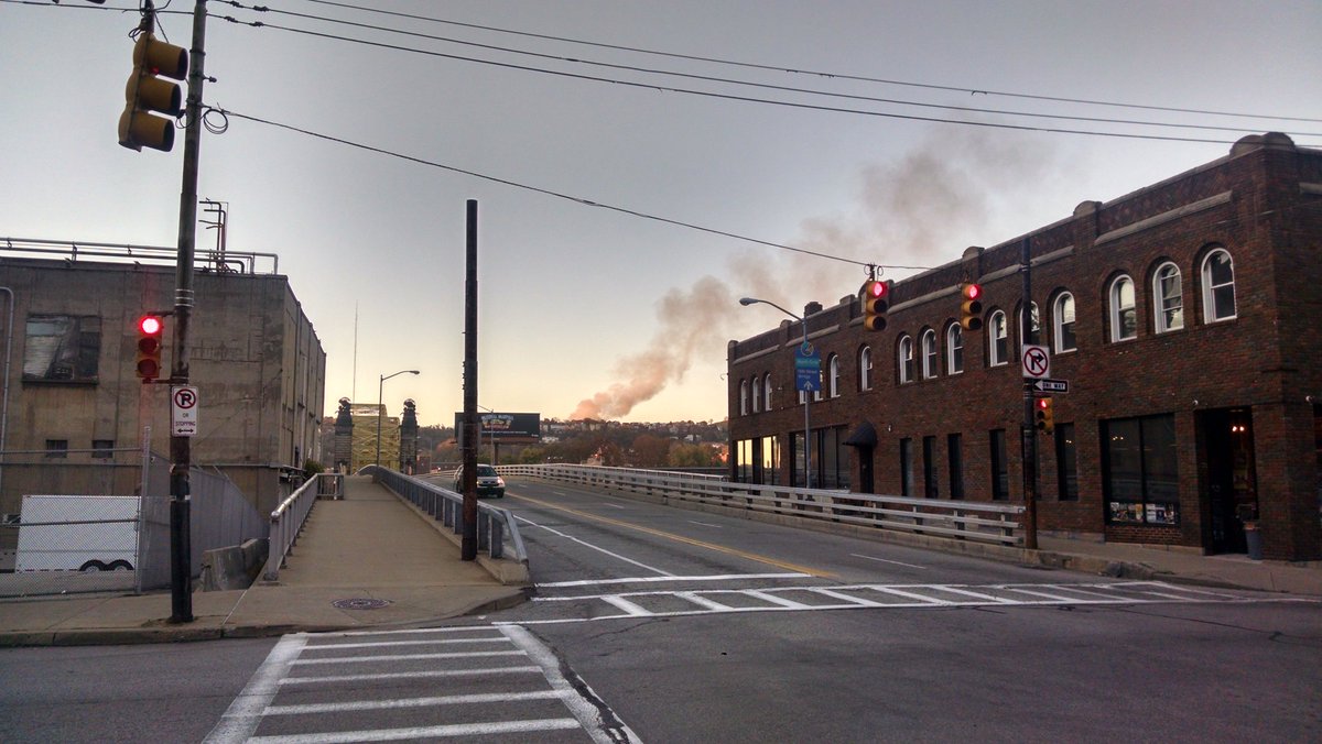 WimbleyGobo's tweet photo. @wpxi huge fire Troy hill https://t.co/AbQXvOeM4L