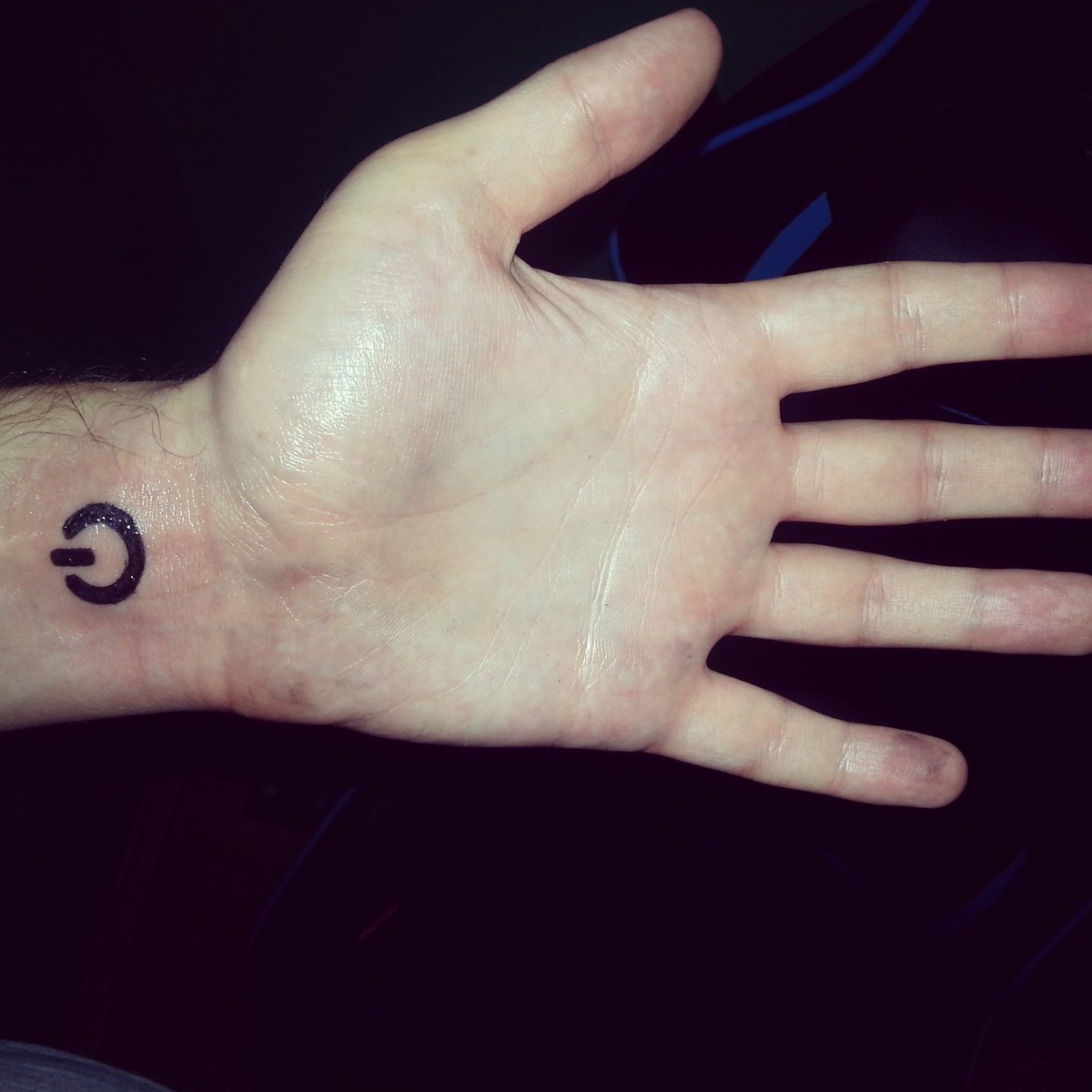 UmrenTV's tweet image. Got my #powerbutton #minimal #tattoo . How does it looks like?