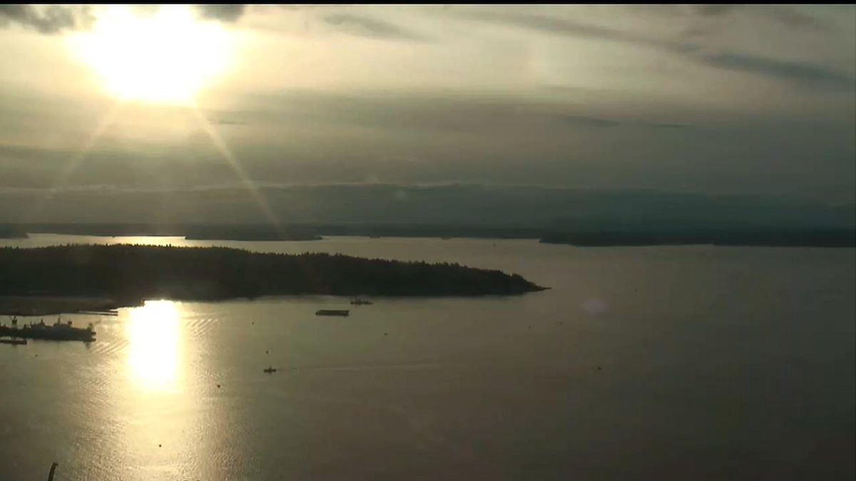 ShannonODKOMO's tweet photo. What a gorgeous fall day, #Seattle. But eeek! #Sunset in about an hour! #FallBack2016 https://t.co/ozGiiWaUnZ