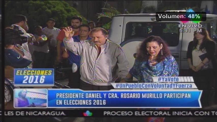 Canal4Ni's tweet photo. Presidente, Comandante Daniel Ortega se prepara para ejercer su derecho al voto. 
#Elecciones2016 https://t.co/Y3CKay8hGx