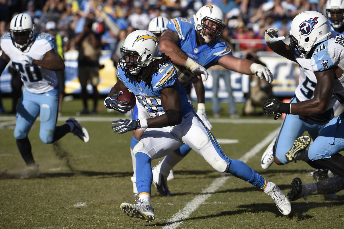 chargers's tweet photo. 196 yards rushing.
65 yards receiving.
1 touchdown.
1 @Melvingordon25. https://t.co/CmOpDmDHDf
