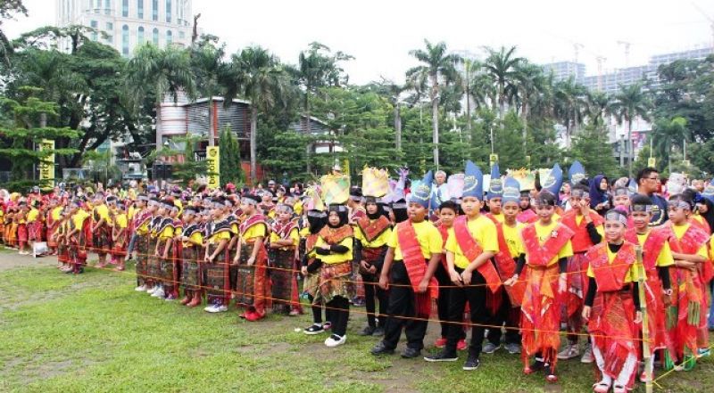 Lomba Festival Tari Kolosal Batak Warnai Car Free Day medanrumahkita.com/lomba-festival…