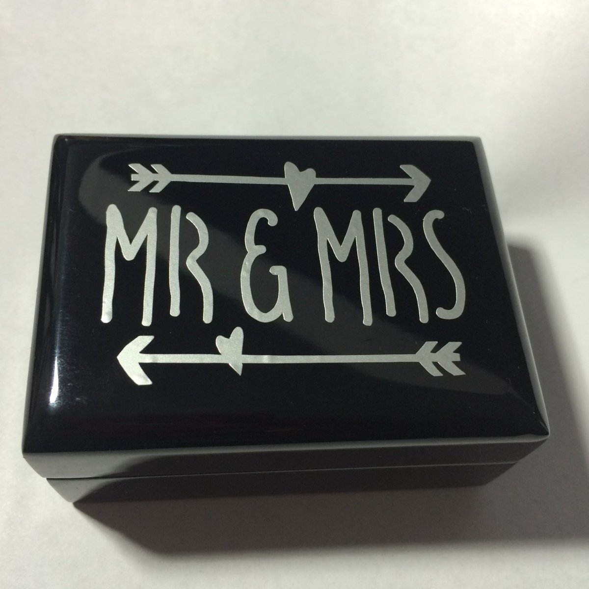 donkatcha's tweet image. Mr and Mrs Wedding Gift Ideas, Wedding Keepsake Box, Ringbea… tuppu.net/7f00dc1a #DonKatCha #WeddingKeepsakeBox