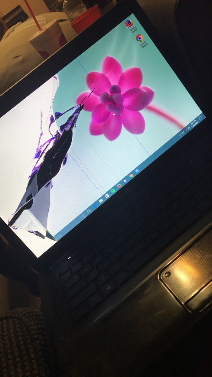 Christinam1831's tweet photo. Thanks @SouthwestAir for cracking my laptop screen. :/ https://t.co/yRMCAGbehf
