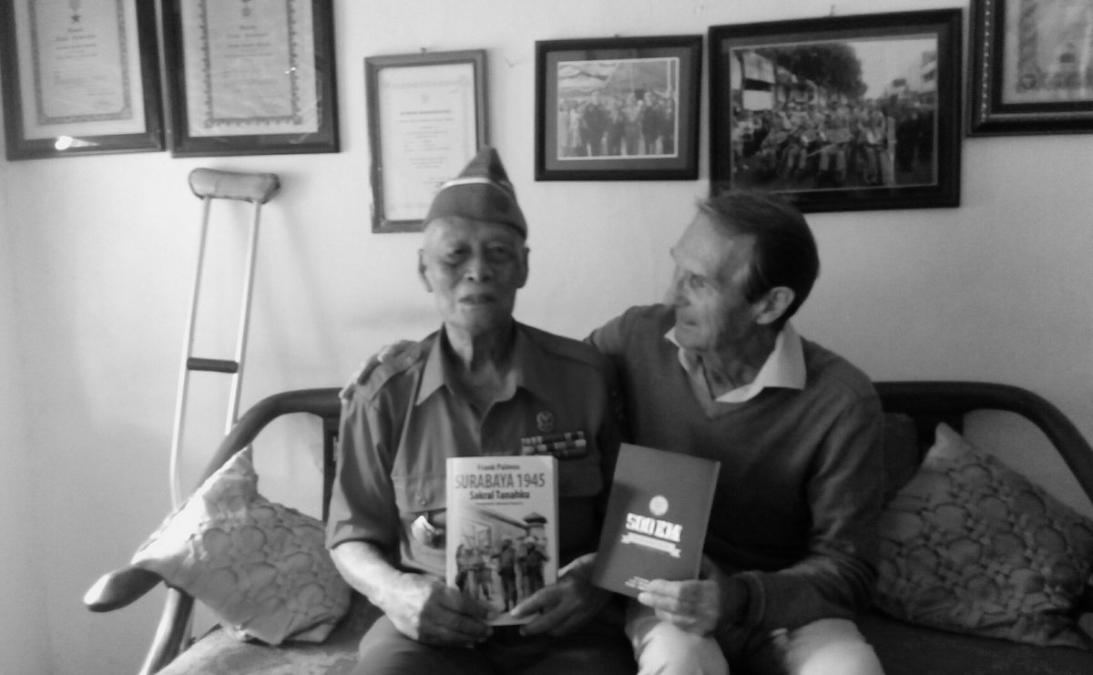 Kehangatan dlm pertemuan Frank Palmos, jurnalis senior asal Australia bersama Moekari,the one &amp; only Polisi Istimewa