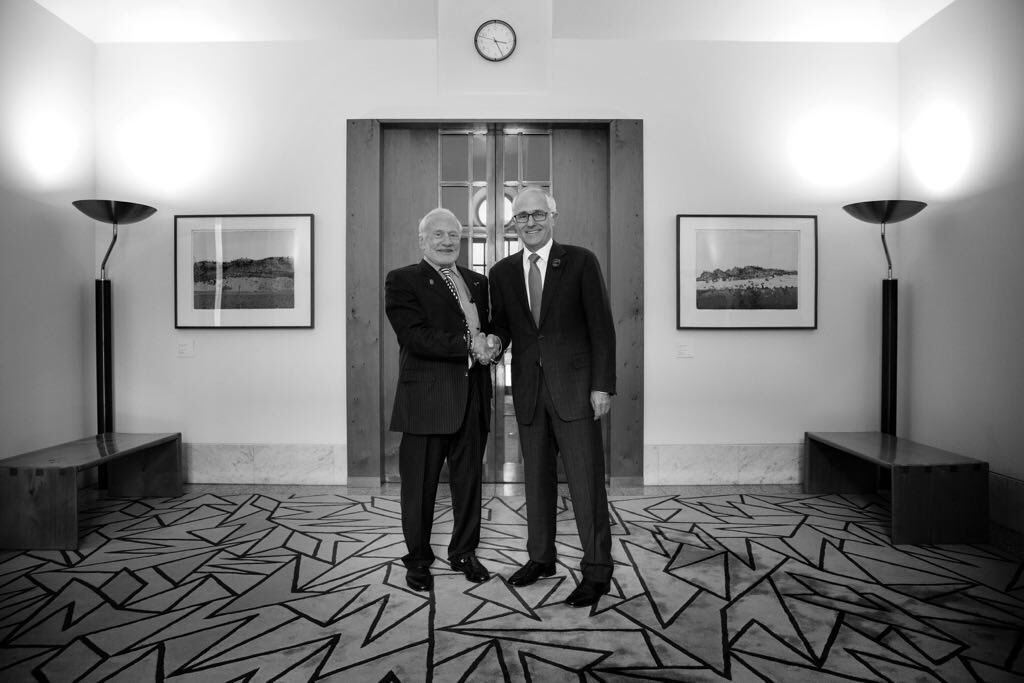 TurnbullMalcolm's tweet image. Well it's not every day you meet someone who walked on the moon! Today I had the honour of meeting Buzz Aldrin 🚀🌛