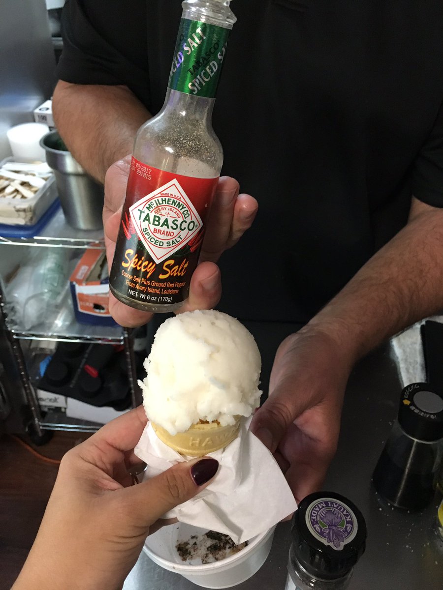 Don't knock it till you try it: <a href="/8HalfDesserts/">8 Half Desserts</a> white 🍑 with Tabasco salt 😋😋😋