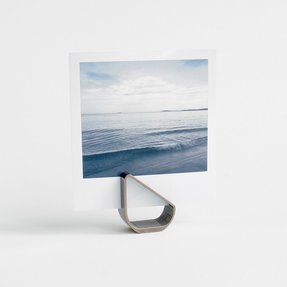 SimplusDesign's tweet image. Keep your favorite memories where you can see them. Our Photo Stand now available simplusdesign.com/product/photo-… #industrialdesign #3Dprinting