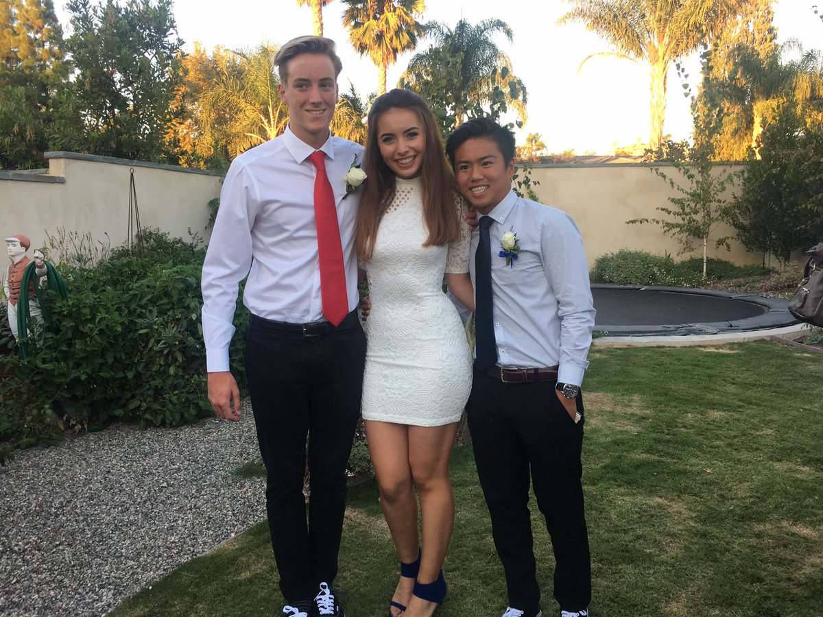 jjjennan's tweet photo. My night was the best https://t.co/RlEThvJ9Ri