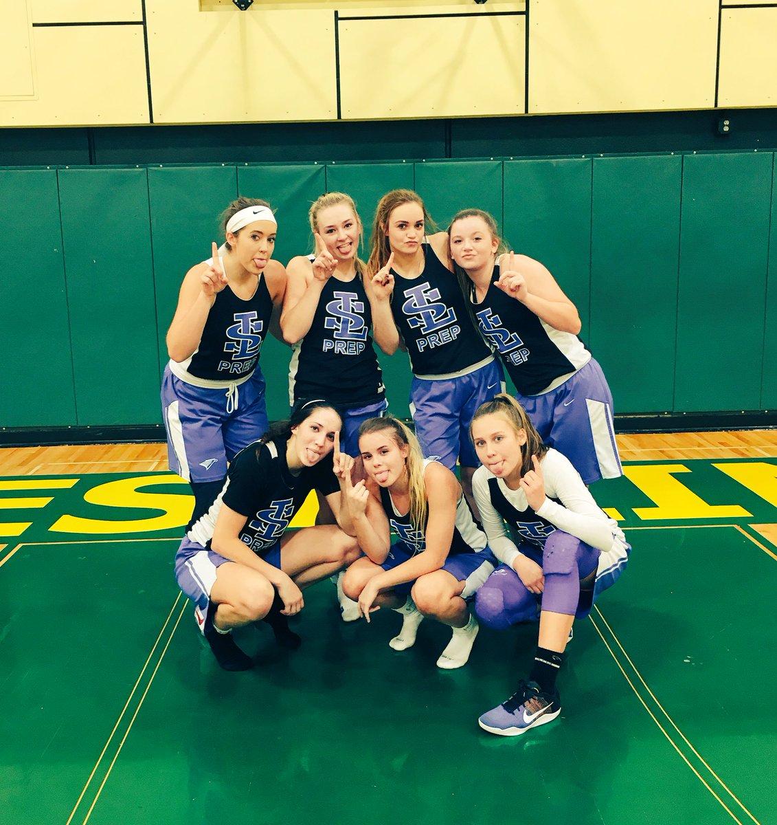 Kwedin1's tweet photo. 2016 Hoopsource Fall League Champions!๐#Varsity15-0 #JV13-1 #WarFalconsโค๏ธ๐ #WE>me https://t.co/sMqFmlx52e