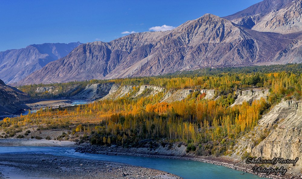 TheAceStar's tweet photo. #Autumn #GilgitRiver #GilgitBaltistan  #Karakoram  #Pakistan #BeautifulPakistan  #Travel #Gilgit #River #AmazingPakistan https://t.co/5w8nyc6kM2