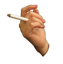 Держит сигарету. Рука с сигаретой. Рука держит сигарету. Рука держит сигарету референс. Референсы рук с сигаретой.