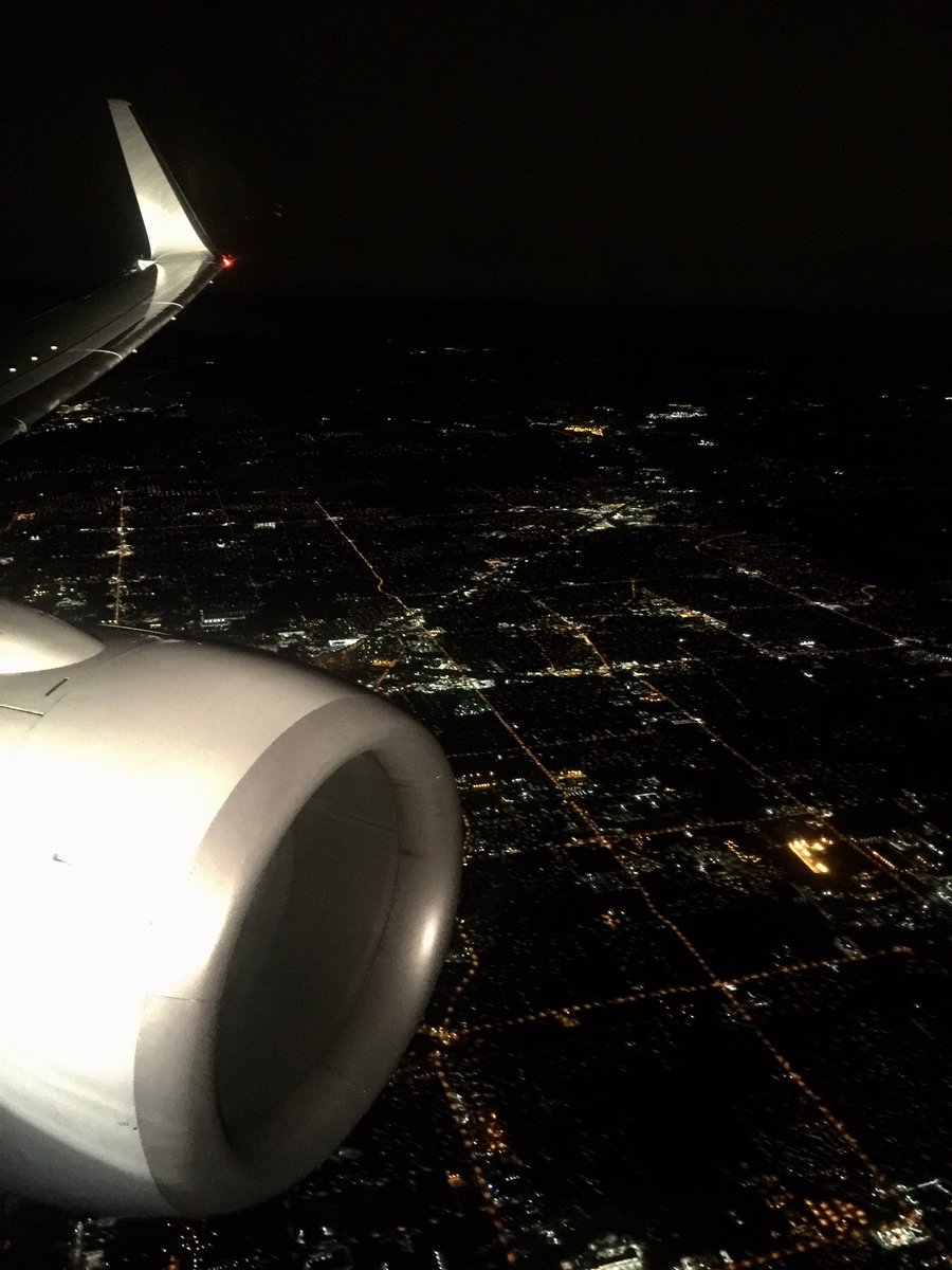 cbs11doug's tweet image. It happens again! The legend @Chris_Manno driving our @BoeingAirplanes 🚌 home 2nite! #butterlanding @AmericanAir #nexttimeidrive