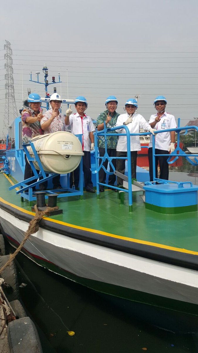 bekacahya's tweet photo. Melakukan check akhir KPC Lima Laras  di galangan kpl DRU Tg Priok. KPC akan dipakai utk pemanduan Selat Malaka @Pelindo_1 @BUMN_Bergerak https://t.co/1CXcAmkLjT