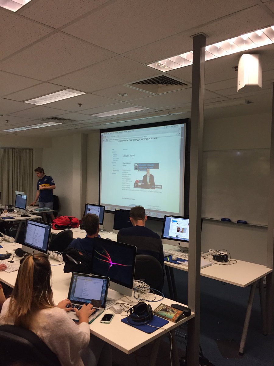 janehunter01's tweet photo. #james sharing his work on formative assessment https://t.co/VD5NUKi4qH #dldg2016 TeachMeet @UTSFass https://t.co/1kVzLywuJ7