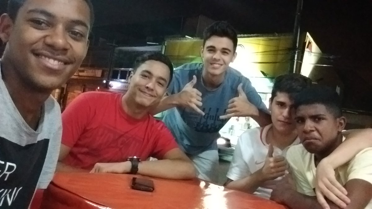 MomentoSport's tweet photo. Reunião Diretoria MSC ⚽🏆
#ForaRobert https://t.co/tLytfLGDnE