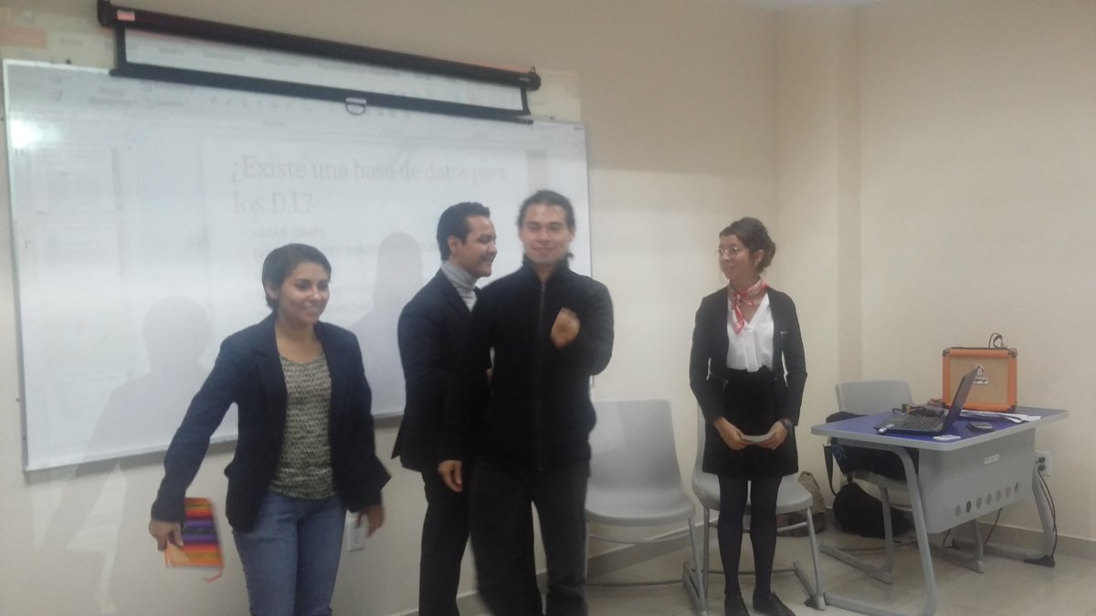 p_tentadas's tweet photo. @AgoraUdG @p_tentadas #yoaprendopropiedadintelectual El equipo que presento como  programa de TV el tema " Diseños Industriales" https://t.co/eE6YLskWue