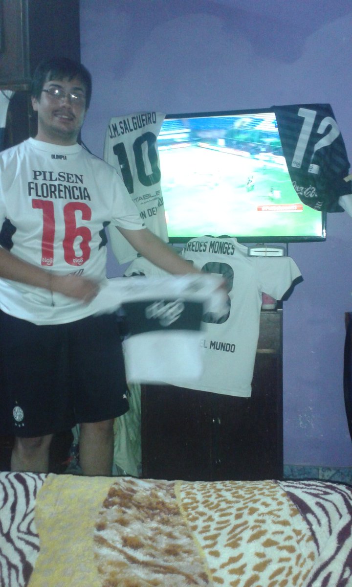 roviedoayala's tweet photo. @Juliosaza @TigoSportsPY @KikeEnciso @hernan77osorio Me falta la de #richardortiz! #futbolerospy Rodolfo Oviedo, 054 https://t.co/UAV2ftLJB0