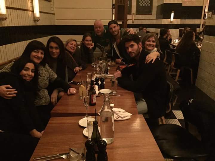 nickbatemanbr's tweet image. Fotos do @itsNickBateman com sua família e amigos depois da maratona! #proud 💪