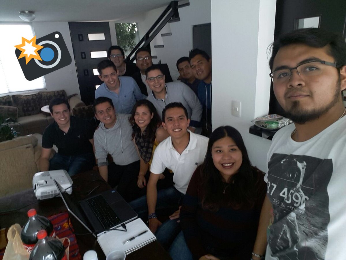 Rorro_Castro01's tweet photo. Gracias a mis amigos del @CNE_PUE por la invitación para impartir una pequeña capacitación sobre redes sociales. https://t.co/n7mHaz2YDe