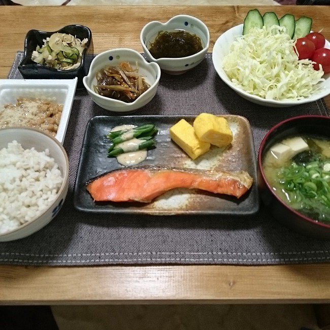 一般的な家庭の朝ごはんワロタｗｗｗｗｗｗｗｗ ift.tt/2fqNOWf